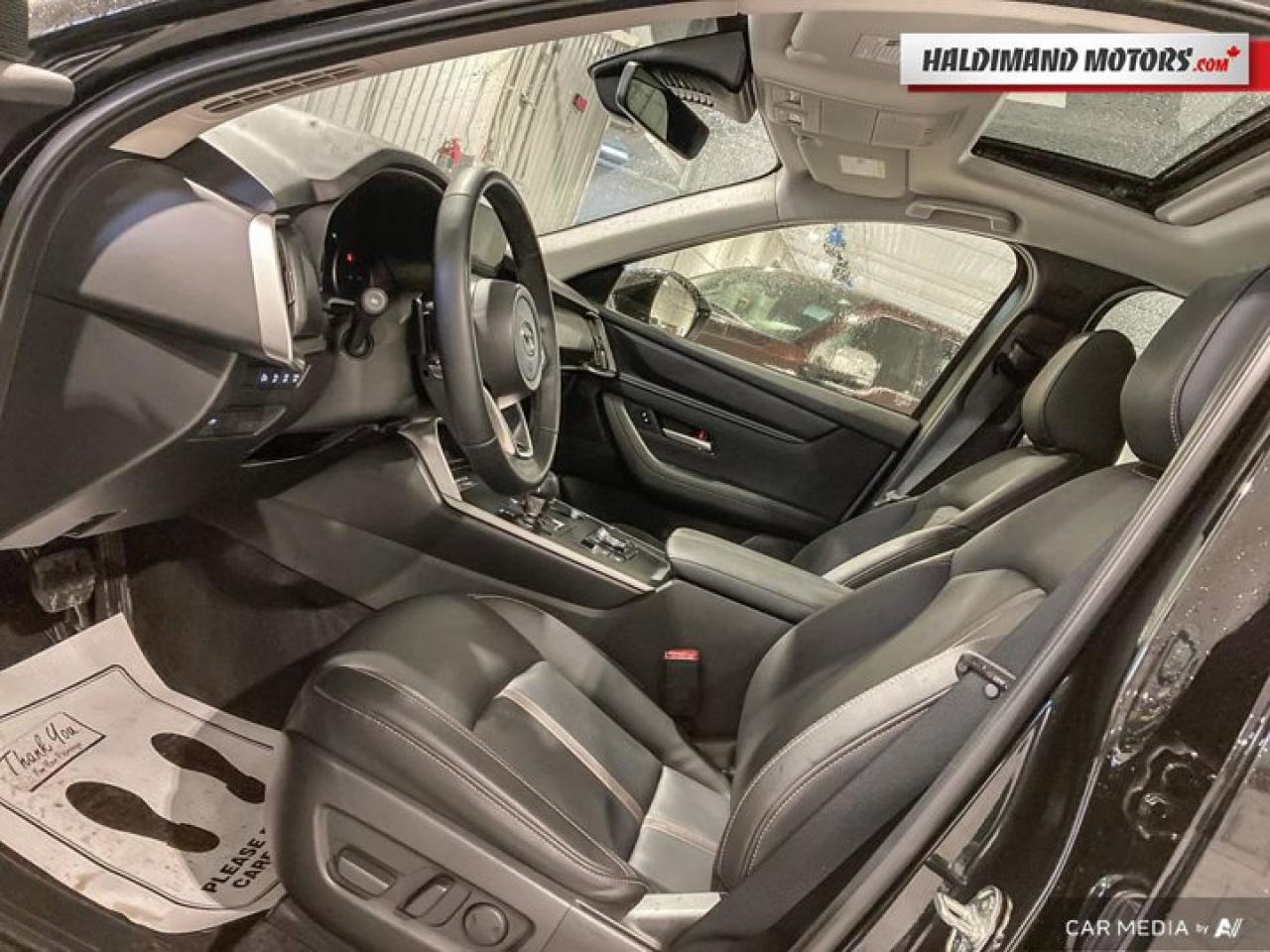 2025 Mazda CX-70 MHEV GS-L AWD | Leather | Sunroof | Heated Seats Photo