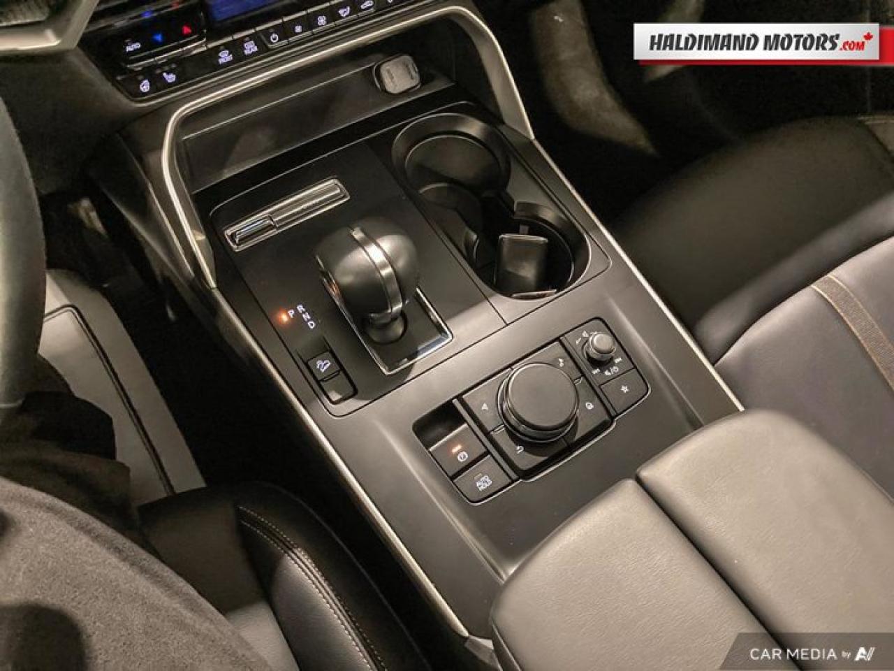 2025 Mazda CX-70 MHEV GS-L AWD | Leather | Sunroof | Heated Seats Photo