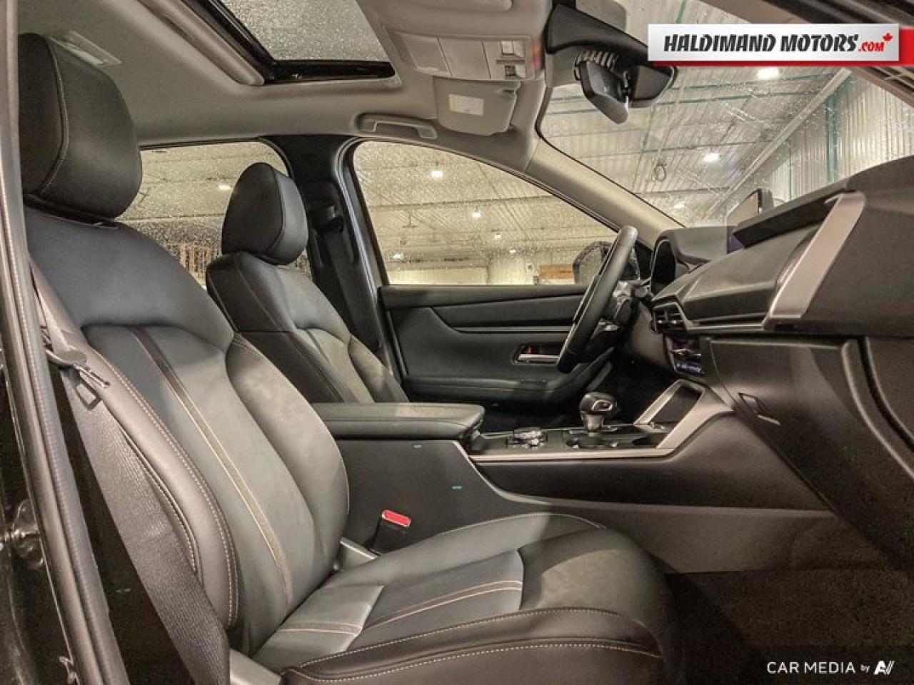 2025 Mazda CX-70 MHEV GS-L AWD | Leather | Sunroof | Heated Seats Photo