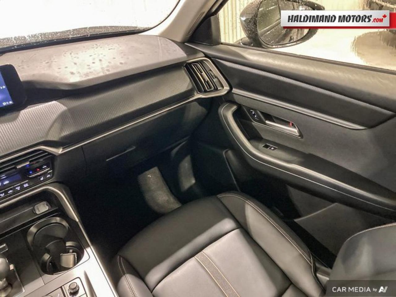 2025 Mazda CX-70 MHEV GS-L AWD | Leather | Sunroof | Heated Seats Photo