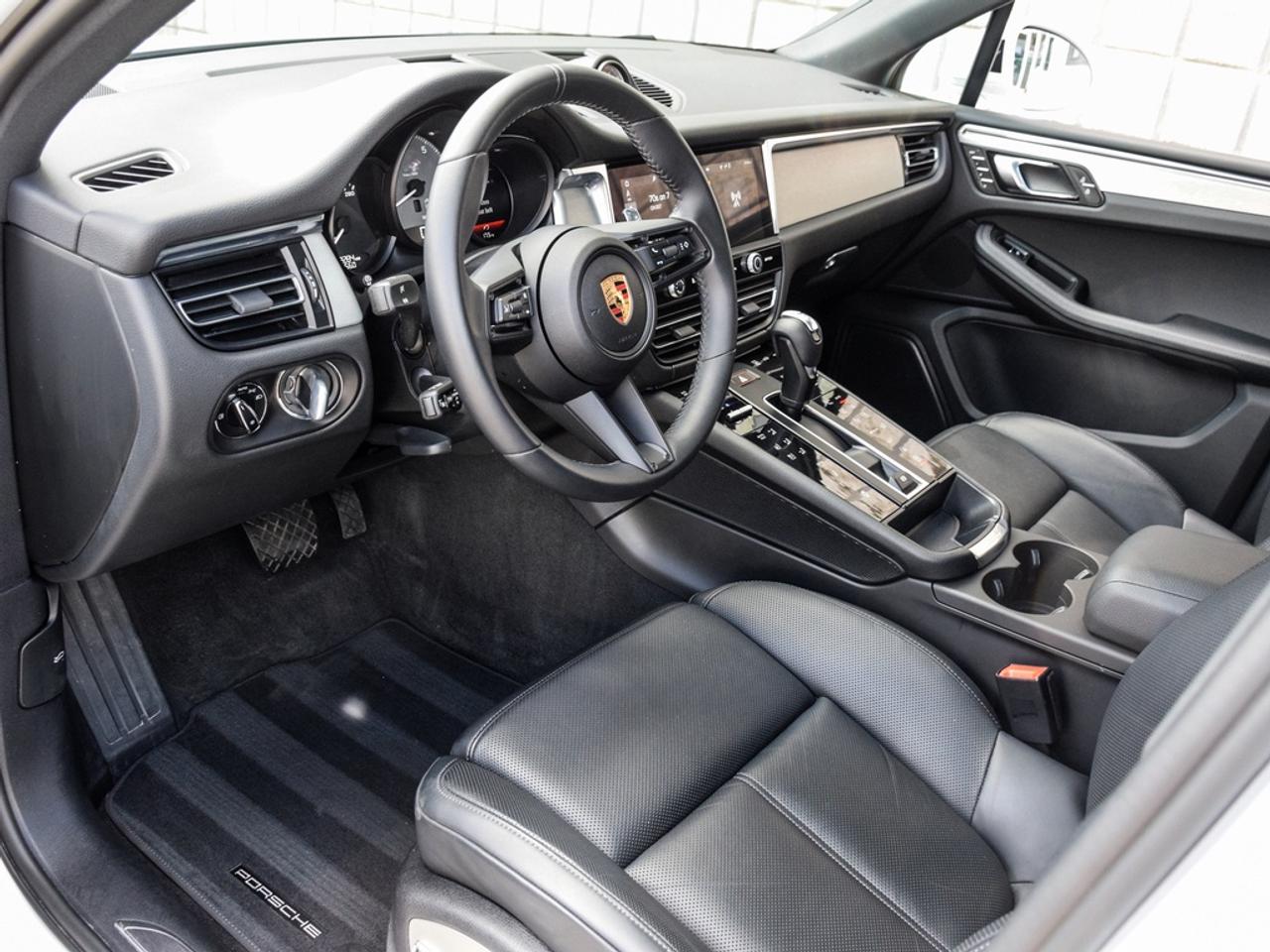 2024 Porsche Macan S Photo