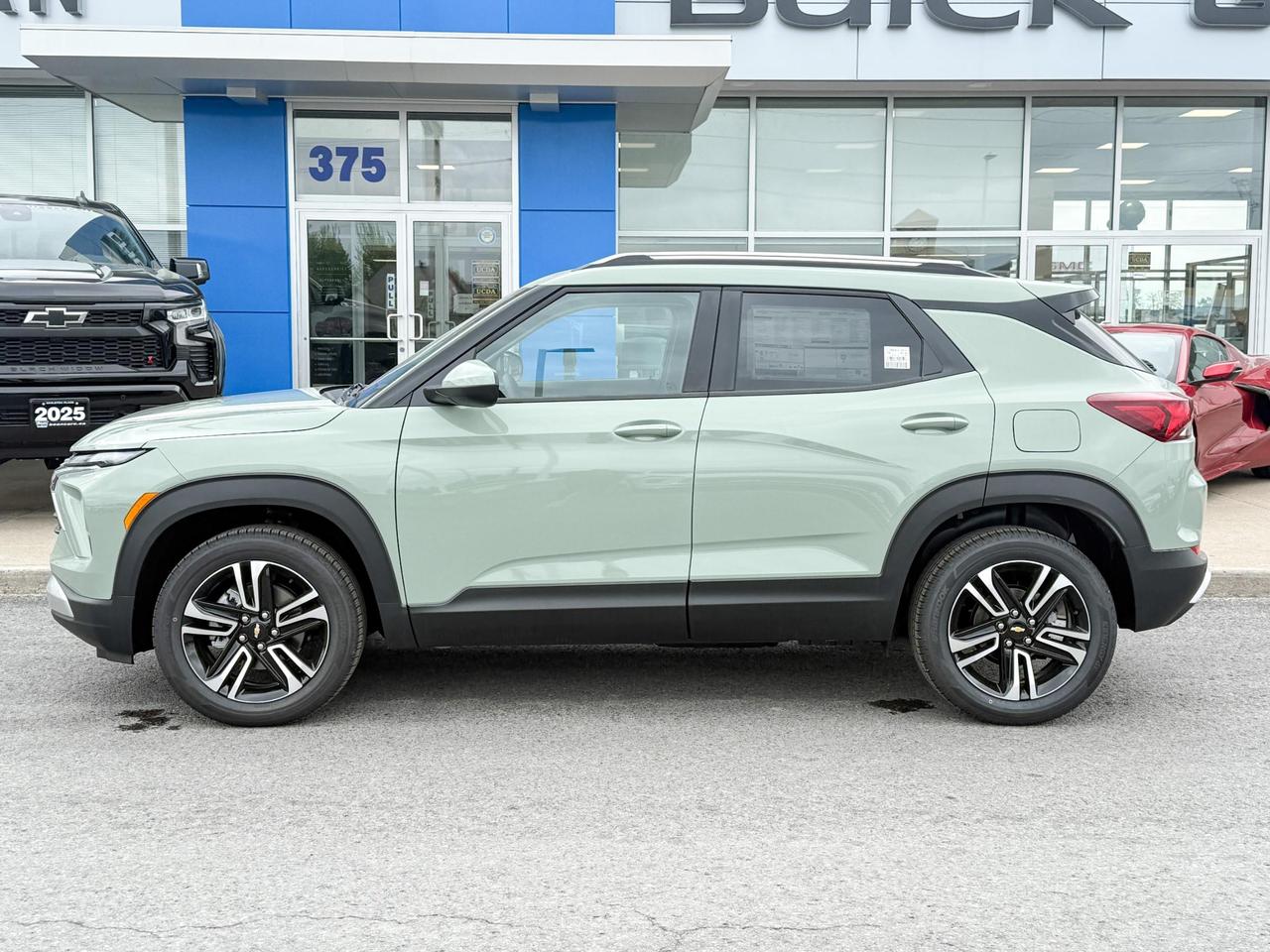 2025 Chevrolet TrailBlazer 1.3L TURBO ENGINE WITH REMOTE START/ENTRY, HEATED FRONT SEATS, HEATED STEERING WHEEL, POWER LIFTGATE & HD REAR VIEW CAMERA Photo