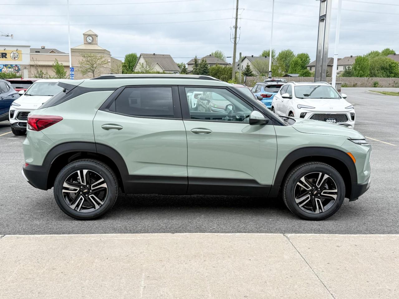 2025 Chevrolet TrailBlazer 1.3L TURBO ENGINE WITH REMOTE START/ENTRY, HEATED FRONT SEATS, HEATED STEERING WHEEL, POWER LIFTGATE & HD REAR VIEW CAMERA Photo