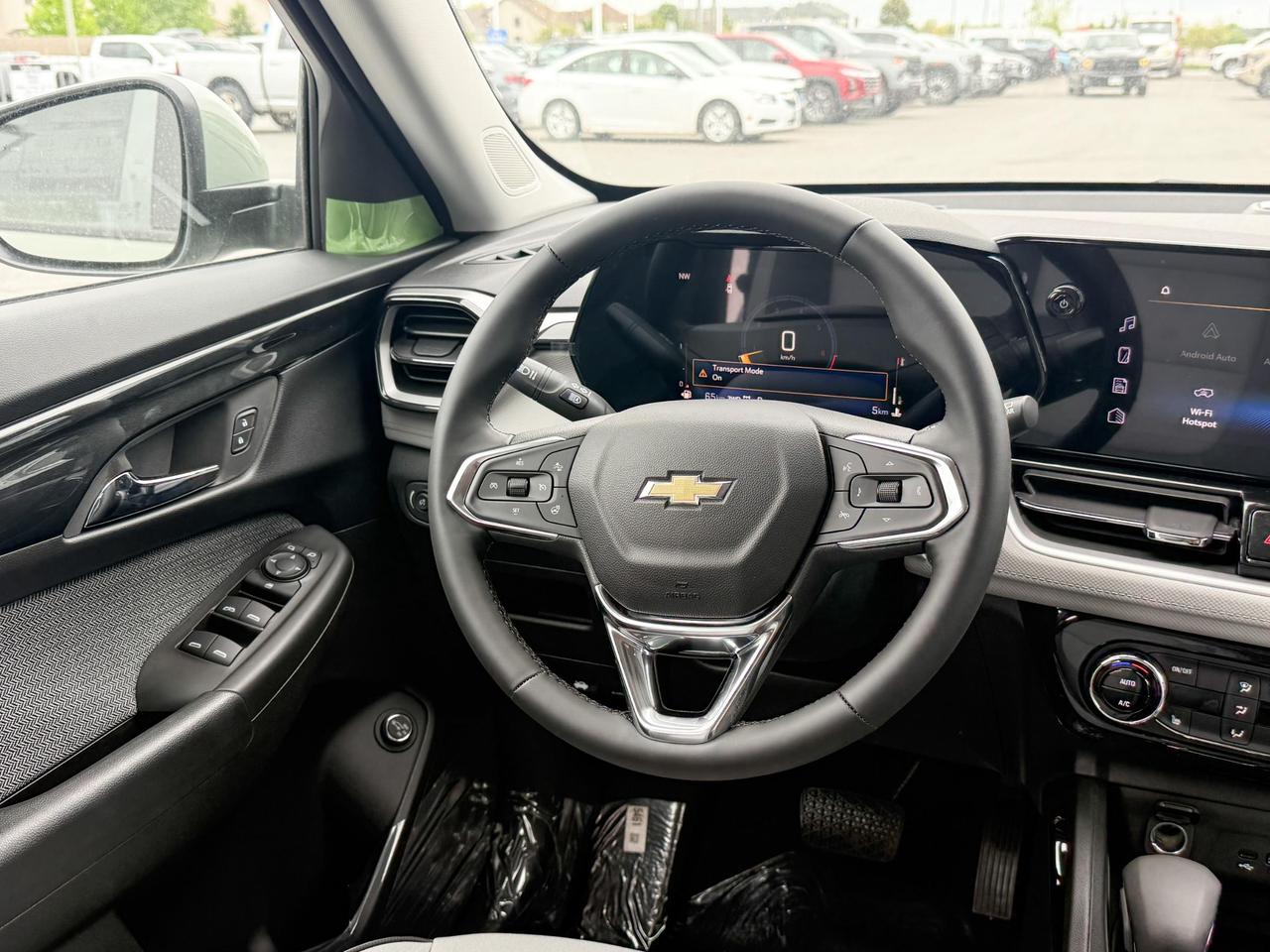 2025 Chevrolet TrailBlazer 1.3L TURBO ENGINE WITH REMOTE START/ENTRY, HEATED FRONT SEATS, HEATED STEERING WHEEL, POWER LIFTGATE & HD REAR VIEW CAMERA Photo