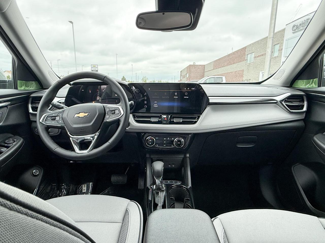2025 Chevrolet TrailBlazer 1.3L TURBO ENGINE WITH REMOTE START/ENTRY, HEATED FRONT SEATS, HEATED STEERING WHEEL, POWER LIFTGATE & HD REAR VIEW CAMERA Photo