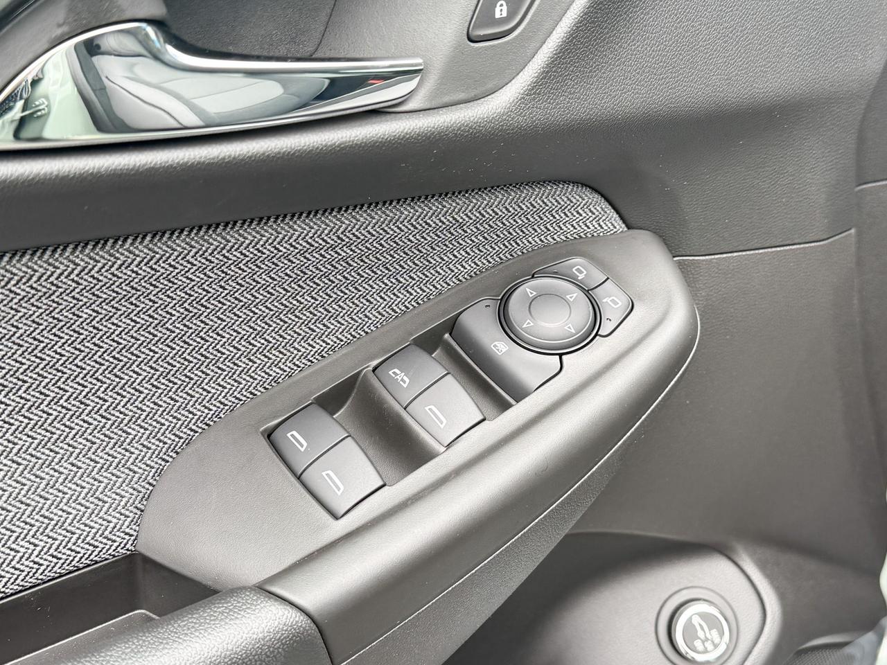 2025 Chevrolet TrailBlazer 1.3L TURBO ENGINE WITH REMOTE START/ENTRY, HEATED FRONT SEATS, HEATED STEERING WHEEL, POWER LIFTGATE & HD REAR VIEW CAMERA Photo