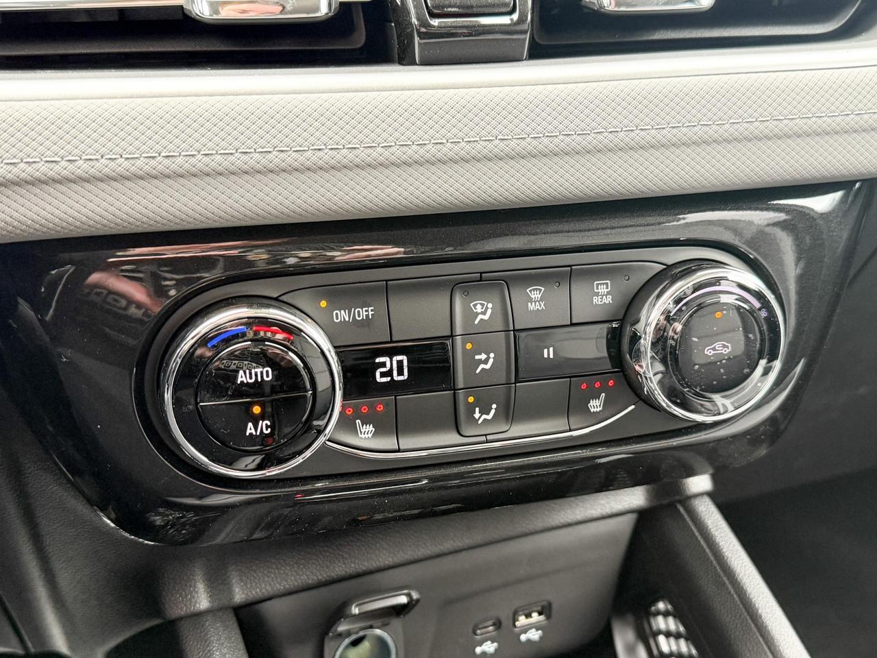 2025 Chevrolet TrailBlazer 1.3L TURBO ENGINE WITH REMOTE START/ENTRY, HEATED FRONT SEATS, HEATED STEERING WHEEL, POWER LIFTGATE & HD REAR VIEW CAMERA Photo