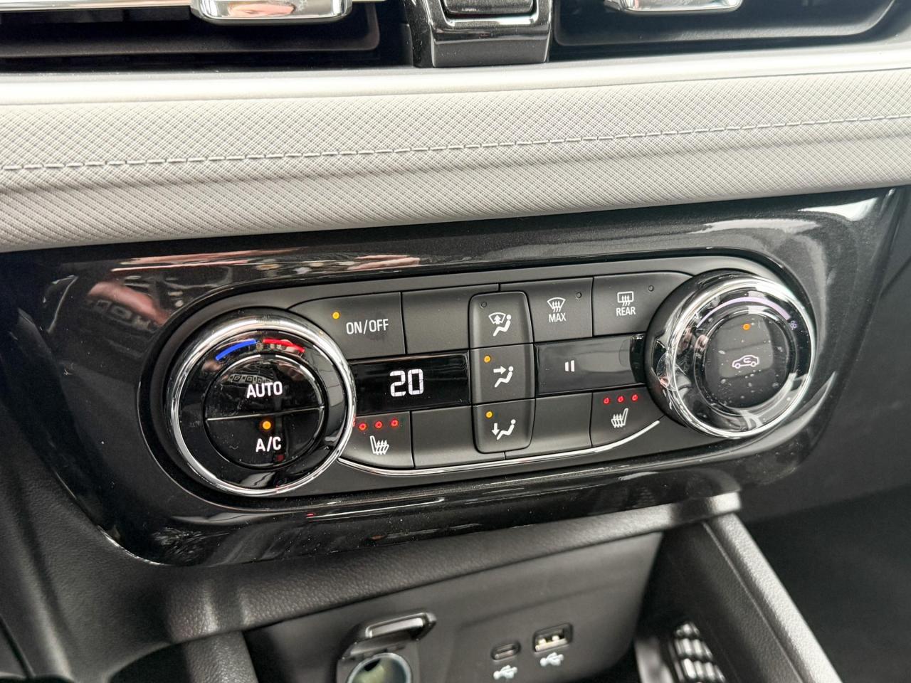 2025 Chevrolet TrailBlazer 1.3L TURBO ENGINE WITH REMOTE START/ENTRY, HEATED FRONT SEATS, HEATED STEERING WHEEL, POWER LIFTGATE & HD REAR VIEW CAMERA Photo