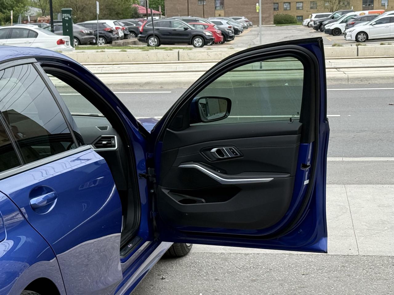 2021 BMW 3 Series 330i //M SPORT | SUNROOF | LOADED - Photo #27