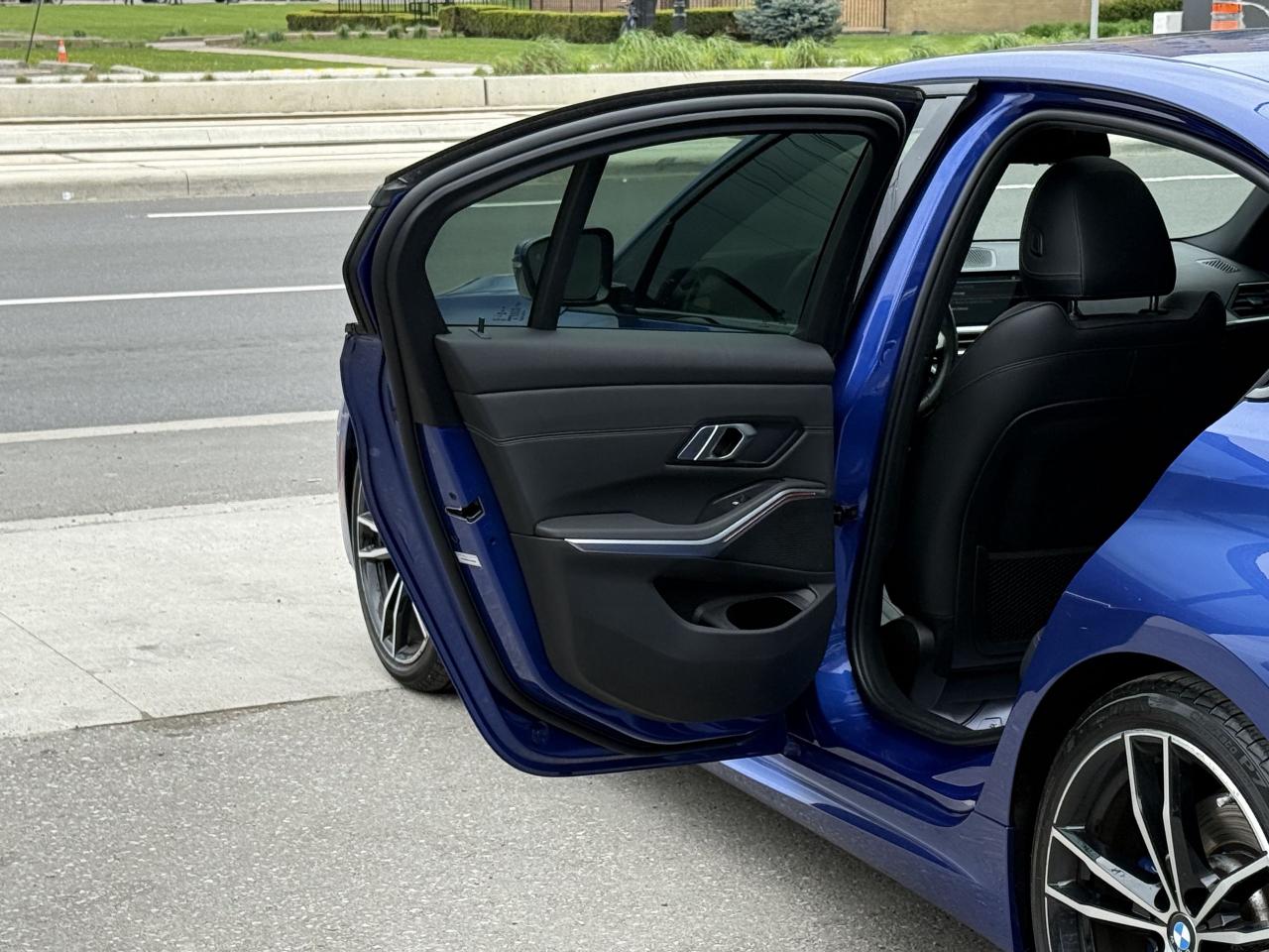 2021 BMW 3 Series 330i //M SPORT | SUNROOF | LOADED - Photo #34