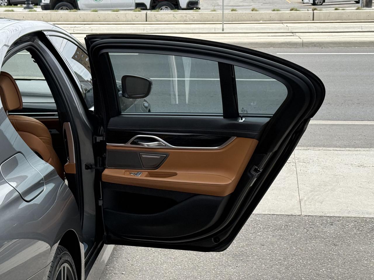 2016 BMW 7 Series 750i | PREMIUM | COGNAC LEATHER | PANO | LOADED - Photo #31