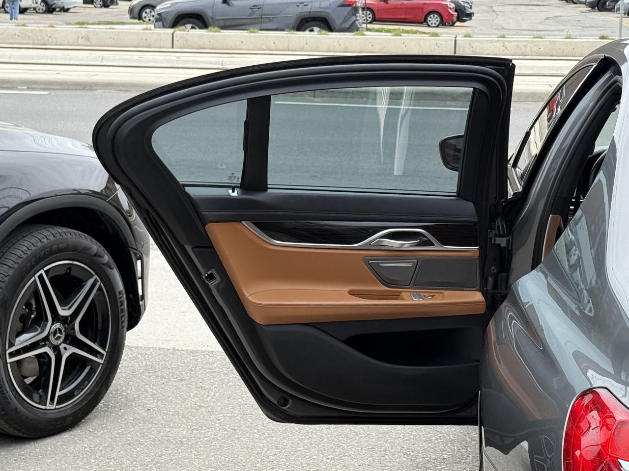 2016 BMW 7 Series 750i | PREMIUM | COGNAC LEATHER | PANO | LOADED - Photo #35