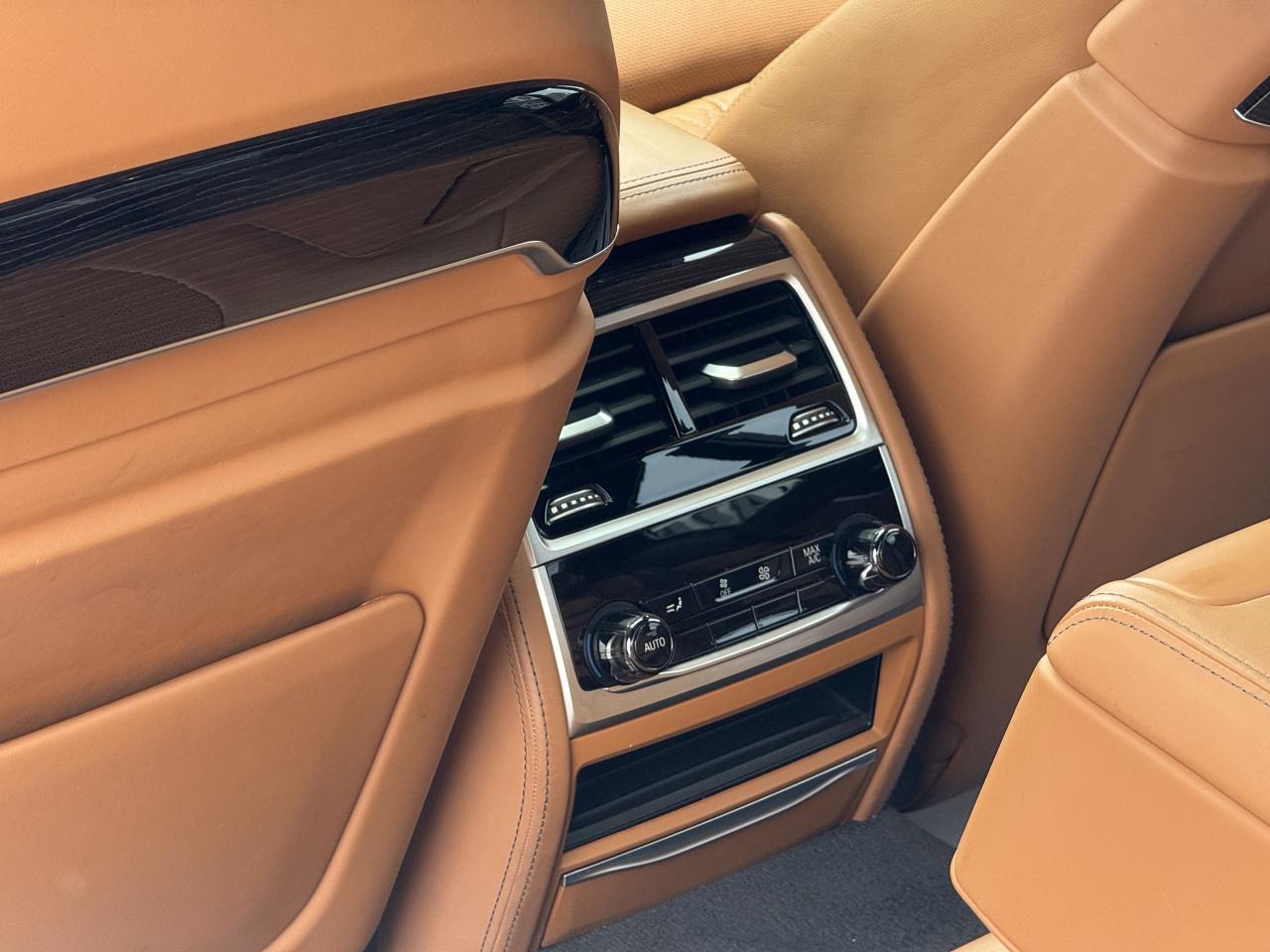 2016 BMW 7 Series 750i | PREMIUM | COGNAC LEATHER | PANO | LOADED - Photo #38