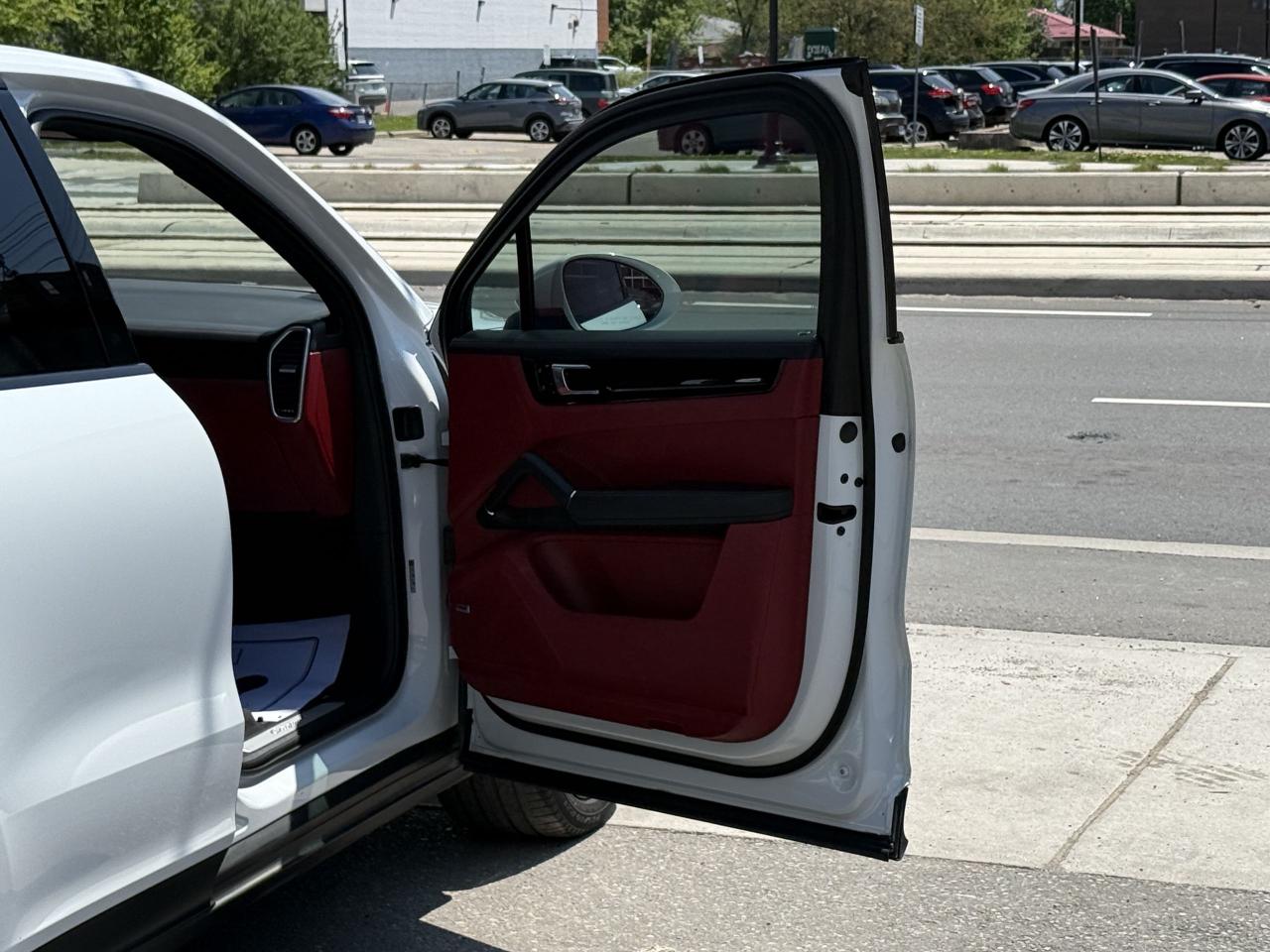 2020 Porsche Cayenne WARRANTY | RED LEATHER | EXTRA RIMS - Photo #30