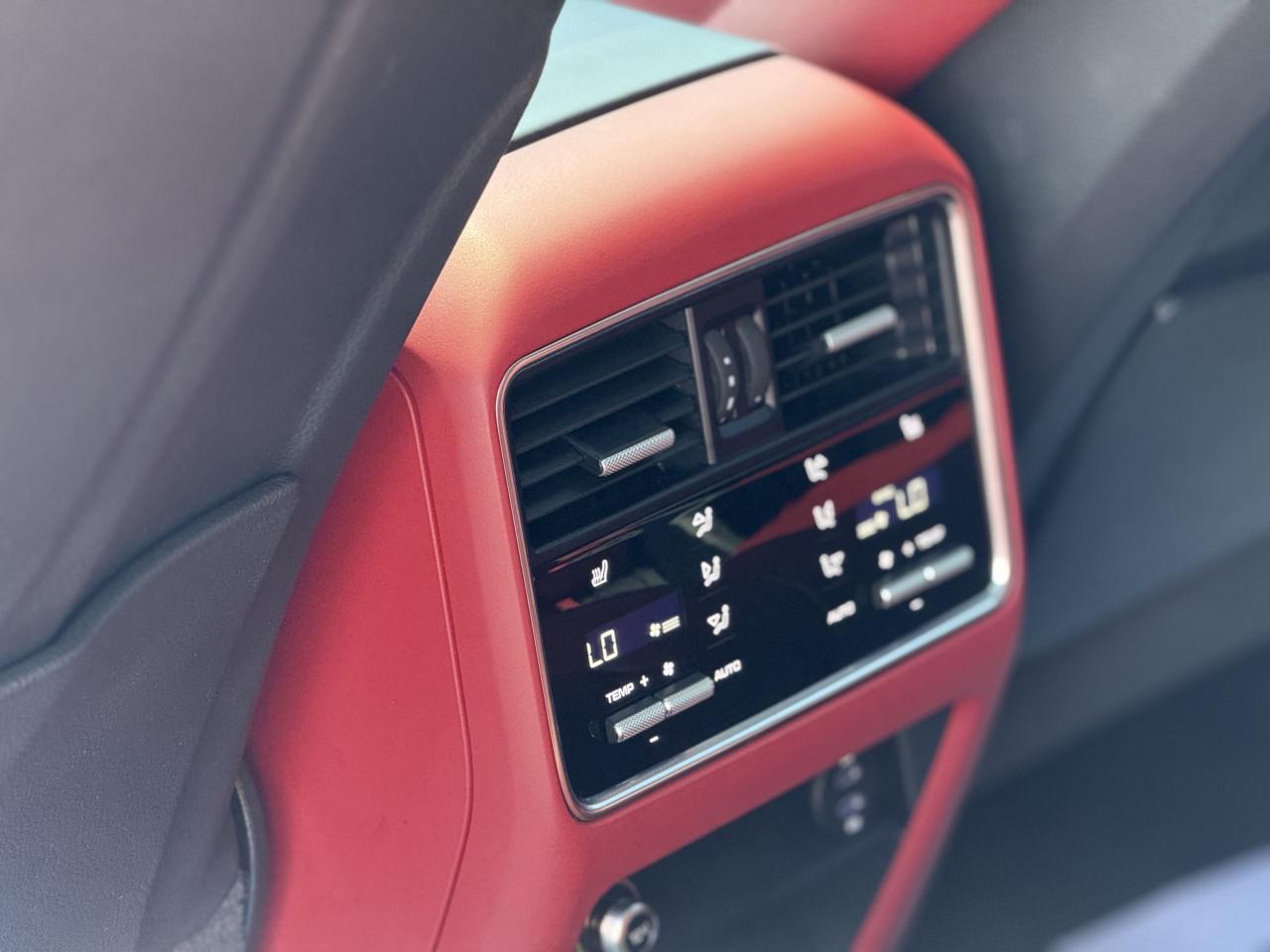 2020 Porsche Cayenne WARRANTY | RED LEATHER | EXTRA RIMS - Photo #39