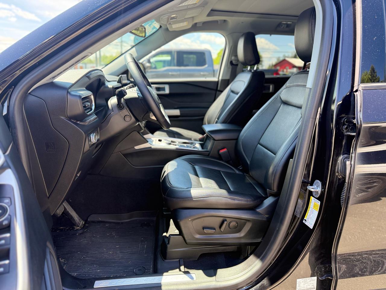 2022 Ford Explorer  Photo4