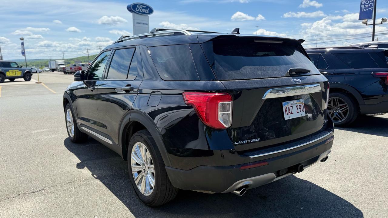 2022 Ford Explorer  Photo2