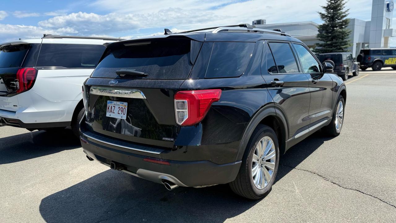2022 Ford Explorer  Photo3
