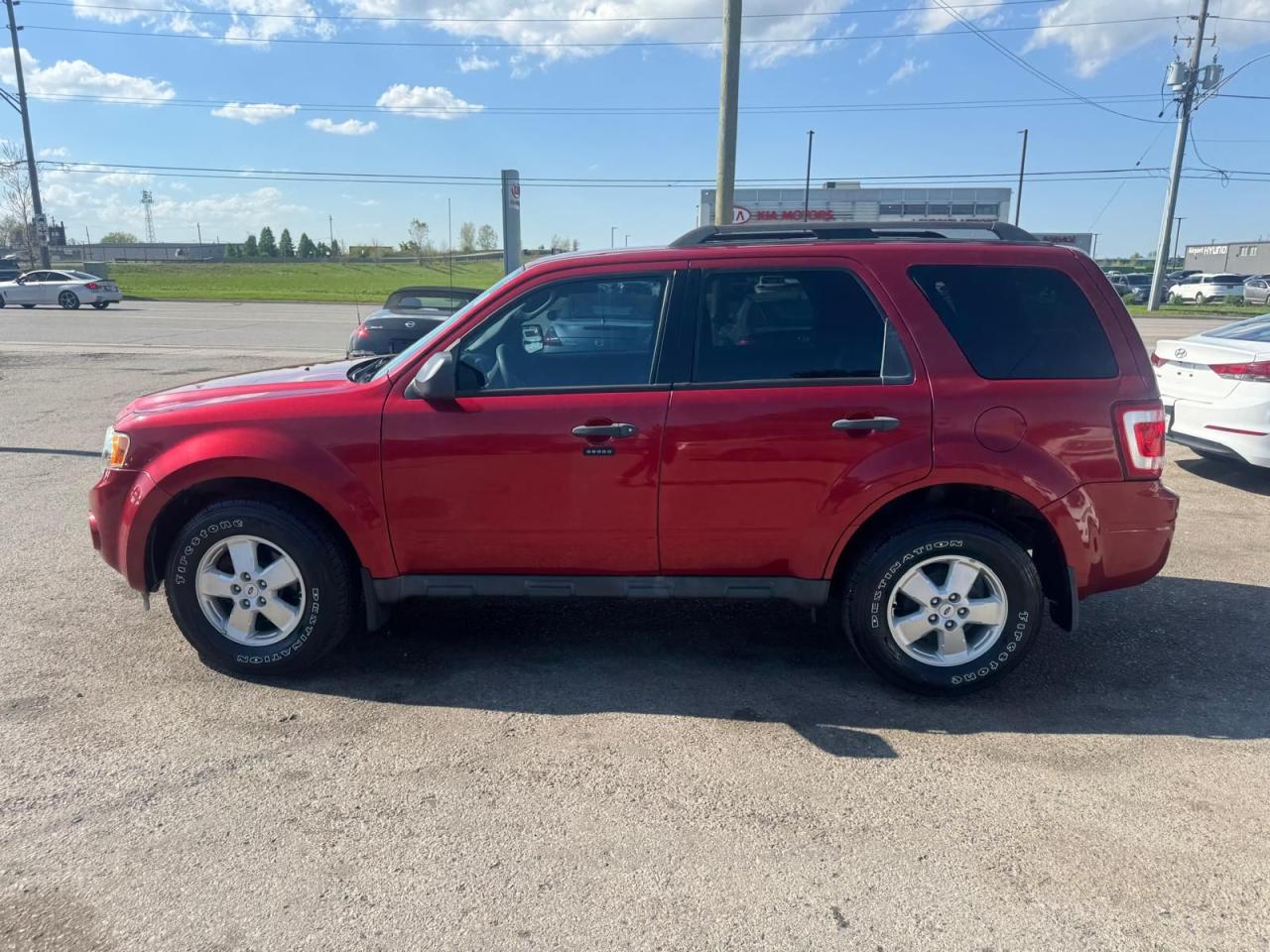 2012 Ford Escape XLT, LOW KMS, ONLY 59,000KMS, AUTO, ALLOYS, CERT - Photo #2