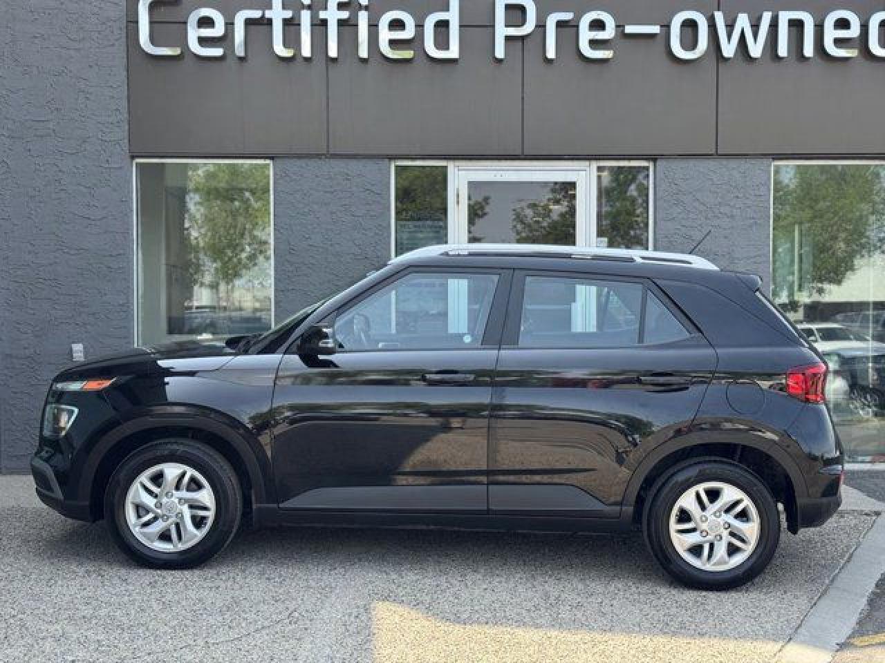 Used 2023 Hyundai Venue PREFERRED w / BLIND SPOT DETECTION / LOW KMS for sale in Calgary, AB