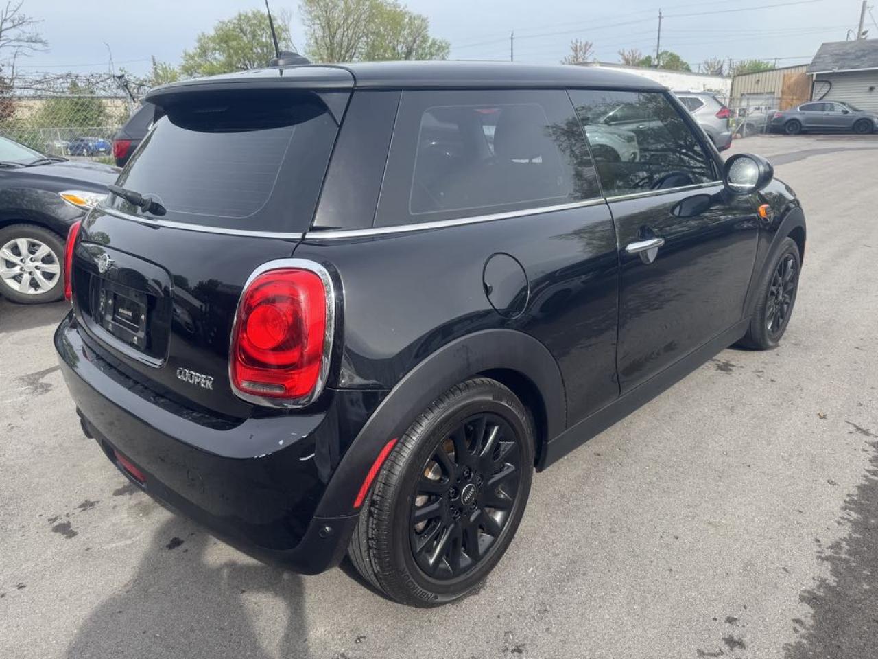 2019 MINI Cooper COOPER - Photo #4
