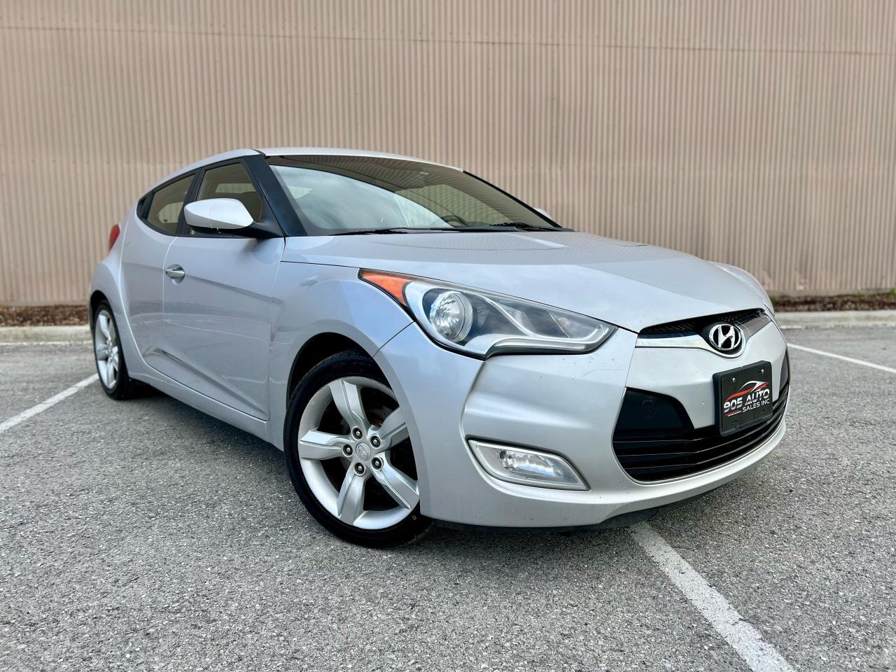 2014 Hyundai Veloster Base - Photo #2