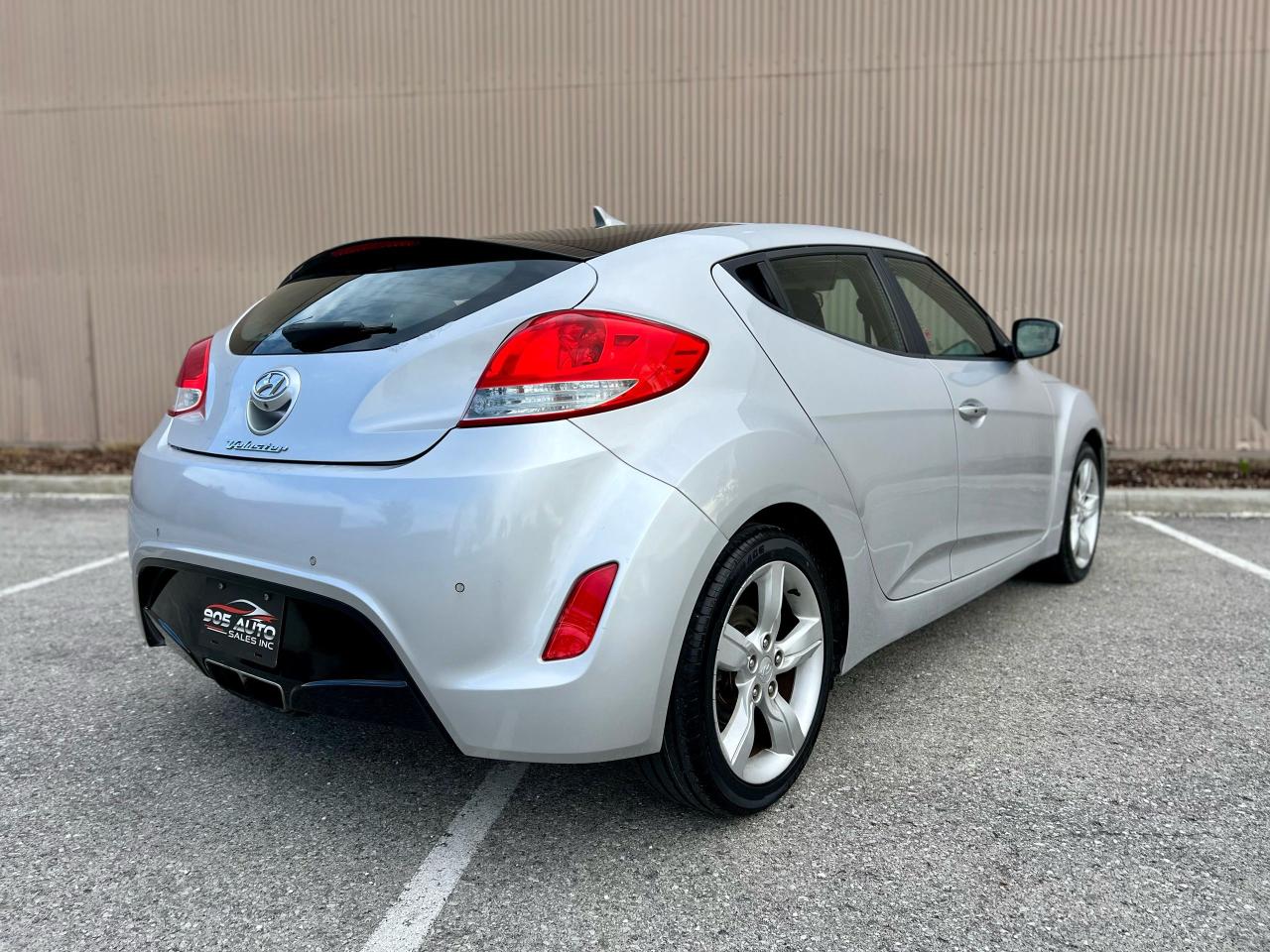 2014 Hyundai Veloster Base - Photo #4