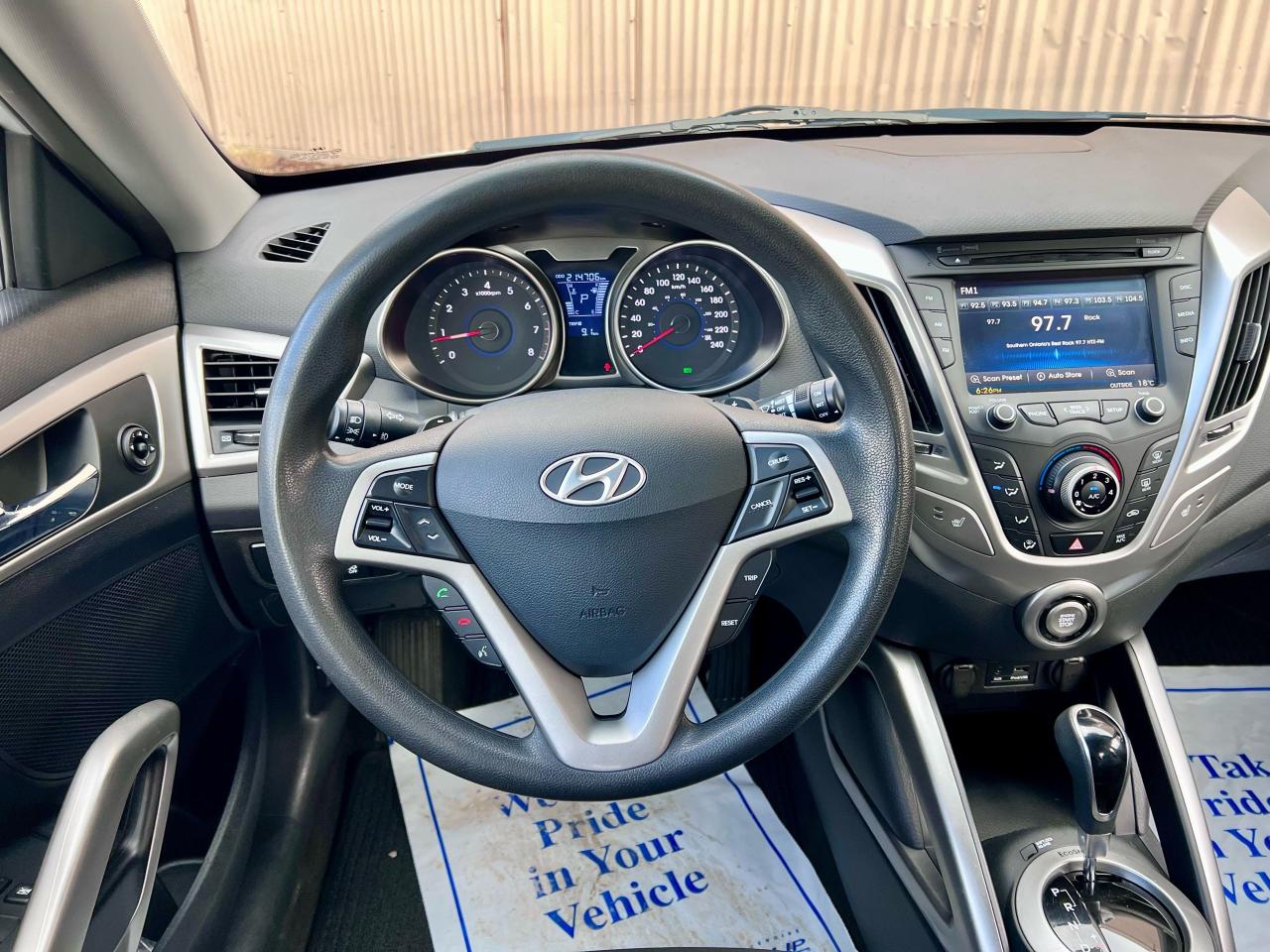 2014 Hyundai Veloster Base - Photo #12