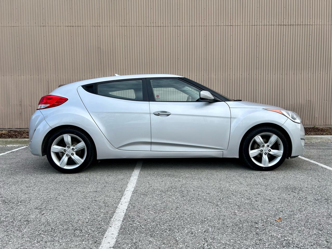 2014 Hyundai Veloster Base - Photo #5