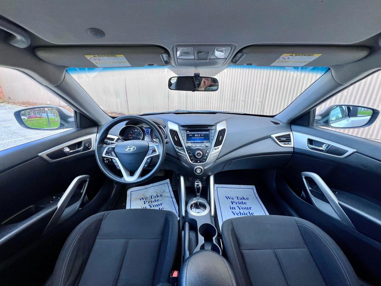 2014 Hyundai Veloster Base - Photo #9