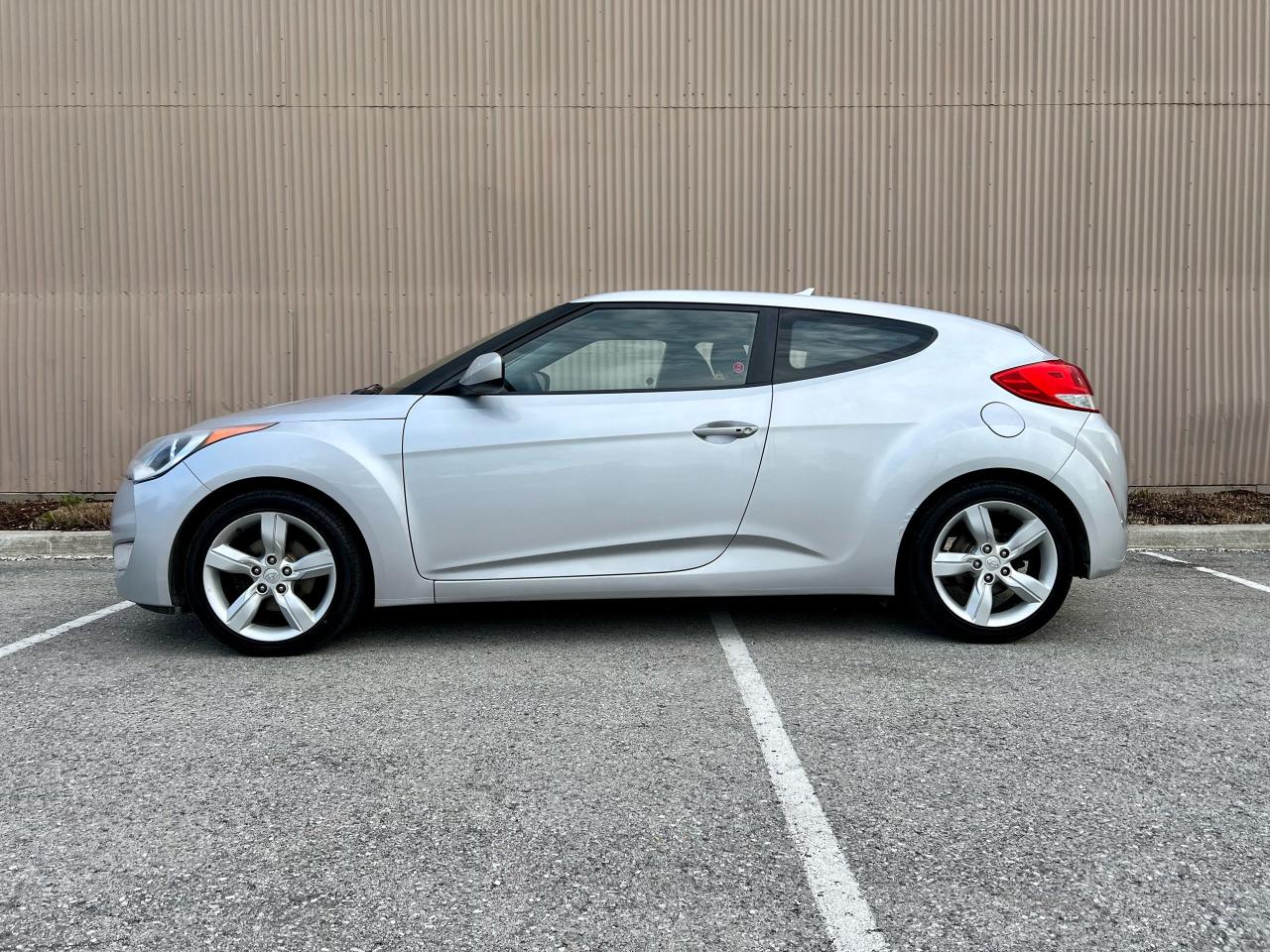 2014 Hyundai Veloster Base - Photo #6