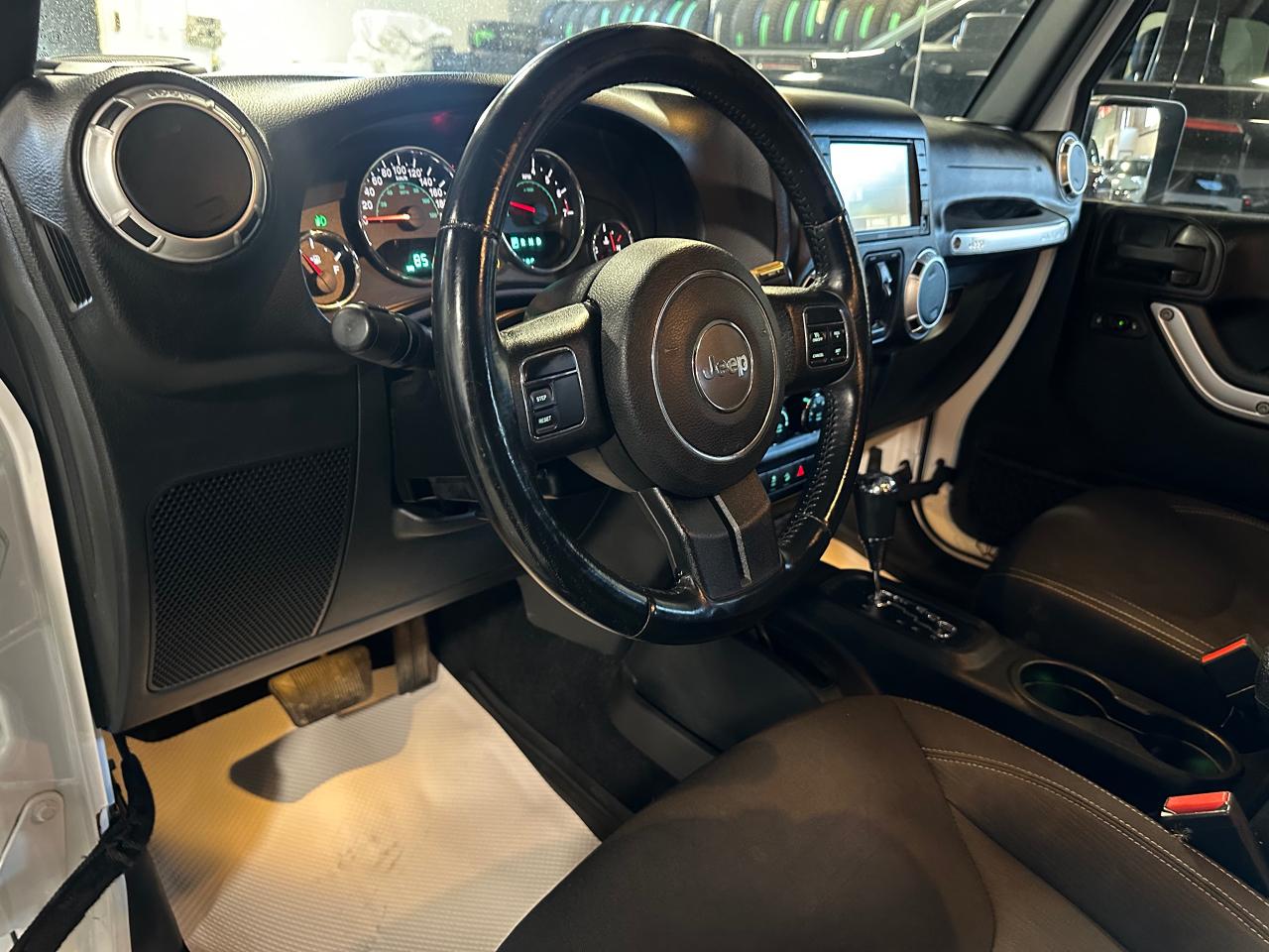 2015 Jeep Wrangler SAHARA UNLIMITIED | ALPINE SOUND | 4X4 V6 - Photo #23