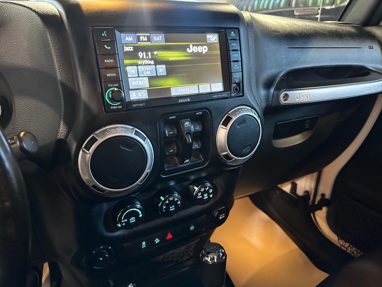 2015 Jeep Wrangler SAHARA UNLIMITIED | ALPINE SOUND | 4X4 V6 - Photo #30