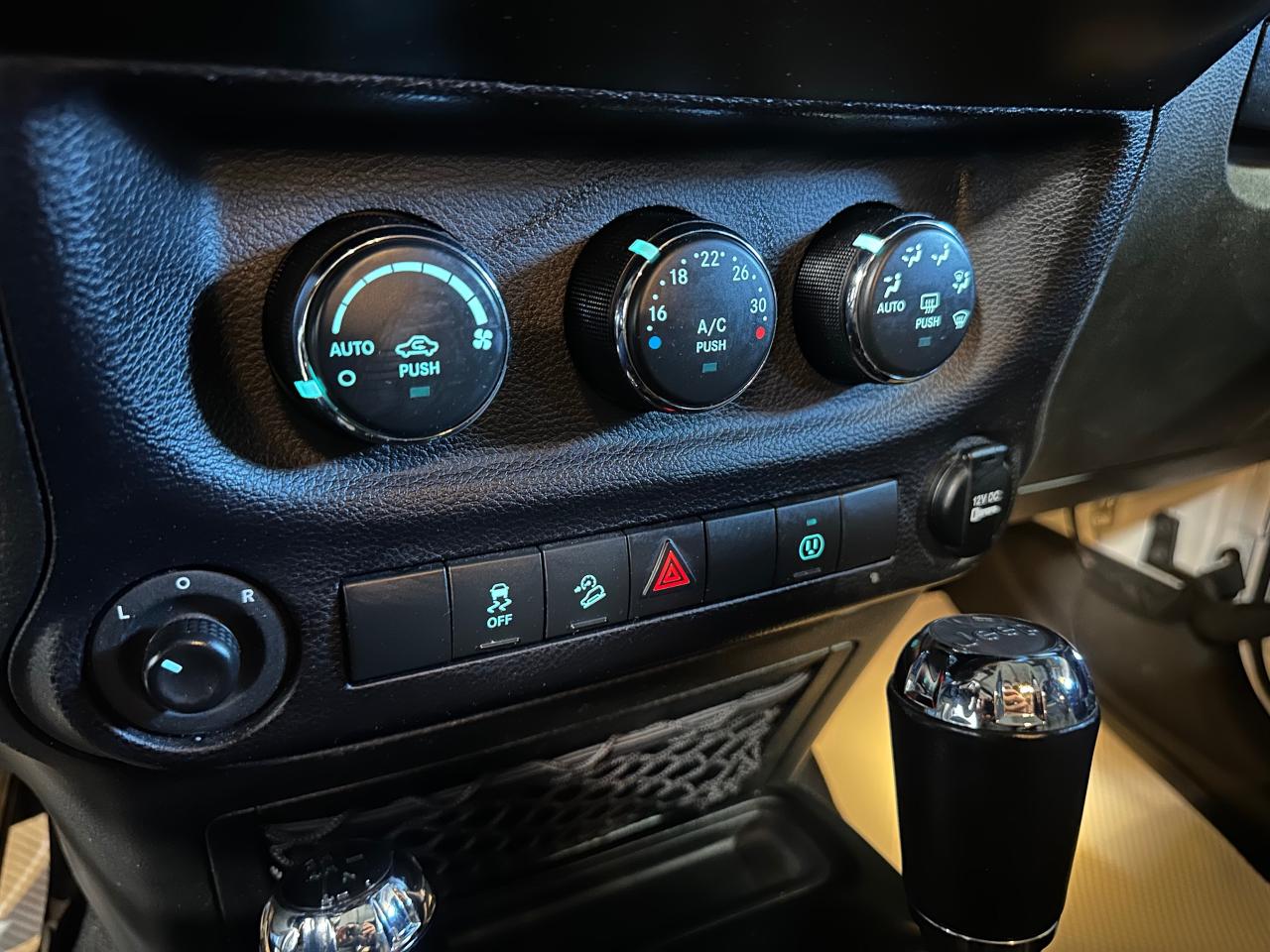 2015 Jeep Wrangler SAHARA UNLIMITIED | ALPINE SOUND | 4X4 V6 - Photo #31
