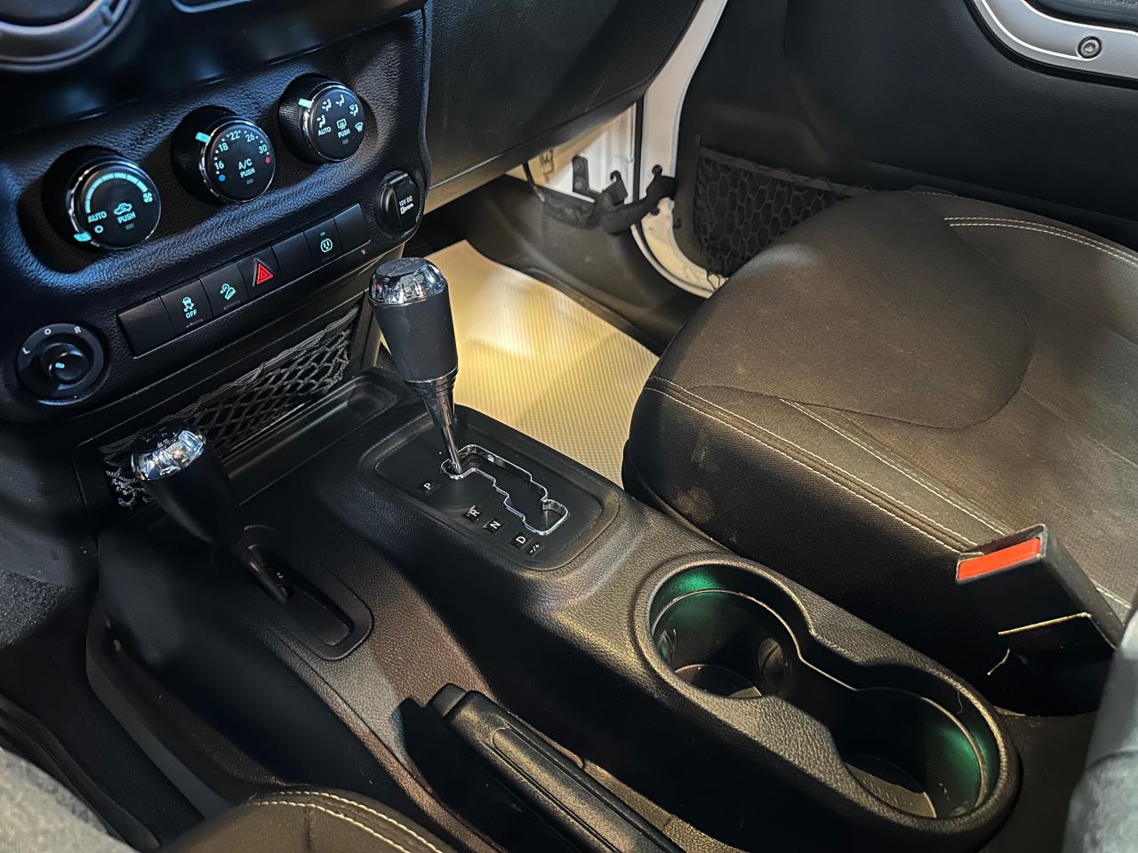 2015 Jeep Wrangler SAHARA UNLIMITIED | ALPINE SOUND | 4X4 V6 - Photo #33