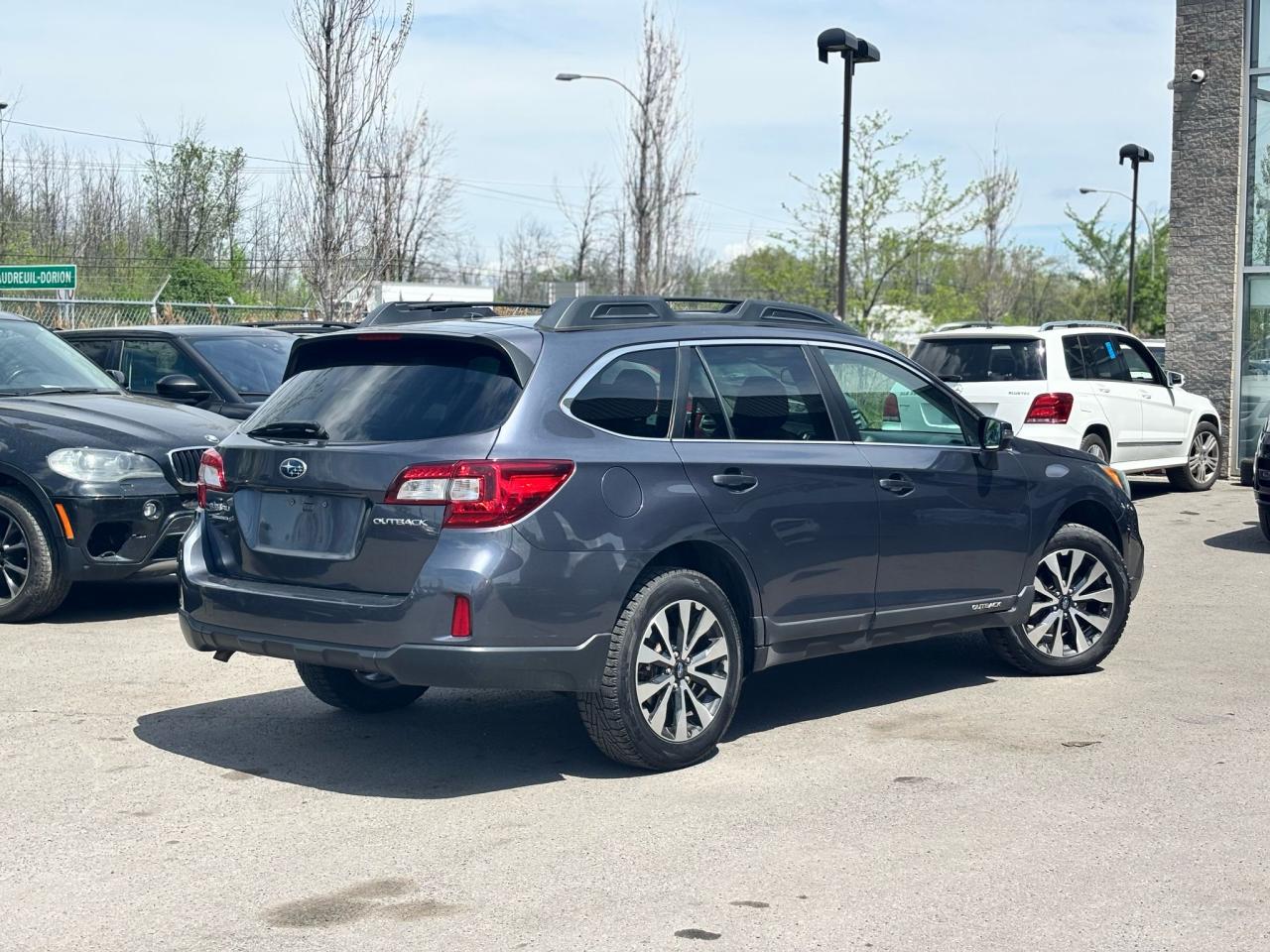 2015 Subaru Outback 2.5i w/Limited & Tech Pkg - Photo #3