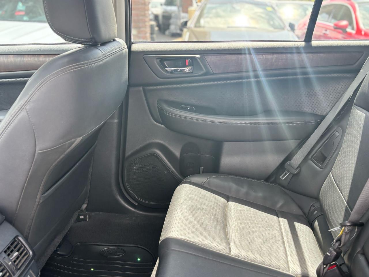 2015 Subaru Outback 2.5i w/Limited & Tech Pkg - Photo #14