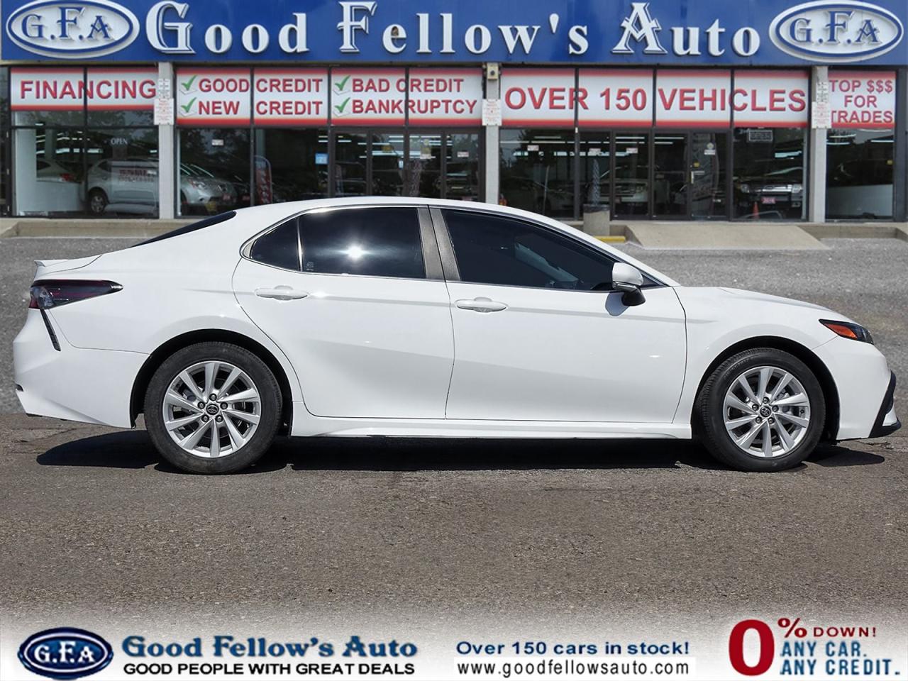 2022 Toyota Camry SE MODEL, LEATHER & CLOTH, REARVIEW CAMERA, HEATED Photo3