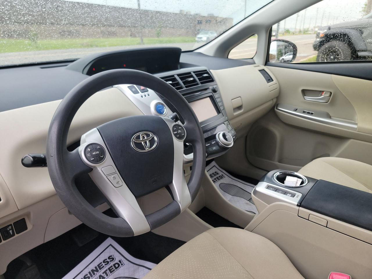 2013 Toyota Prius v HYBRID - Photo #9