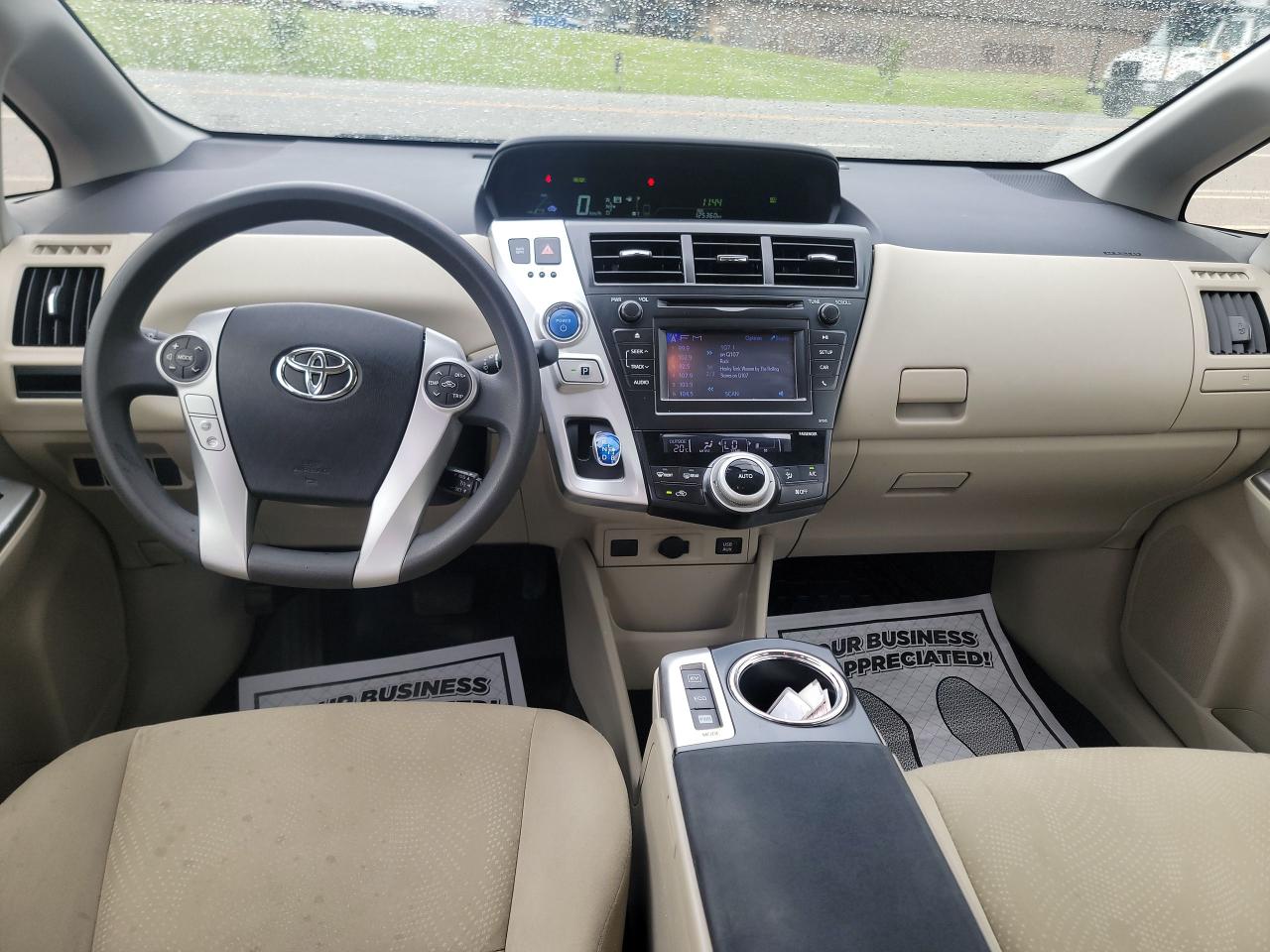 2013 Toyota Prius v HYBRID - Photo #13