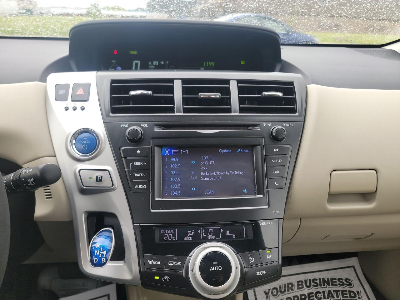 2013 Toyota Prius v HYBRID - Photo #14