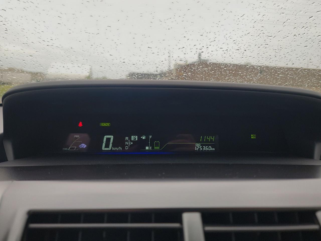 2013 Toyota Prius v HYBRID - Photo #15