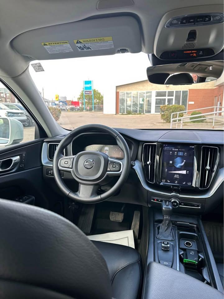 2018 Volvo XC60 Momentum - Photo #7