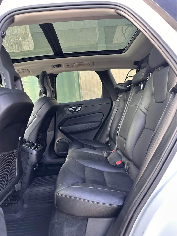 2018 Volvo XC60 Momentum - Photo #16