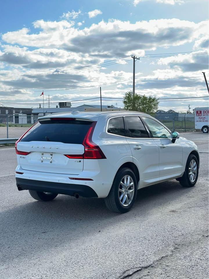 2018 Volvo XC60 Momentum - Photo #4