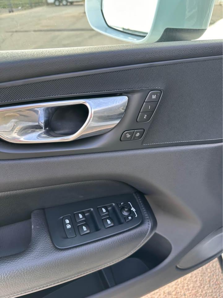 2018 Volvo XC60 Momentum - Photo #14