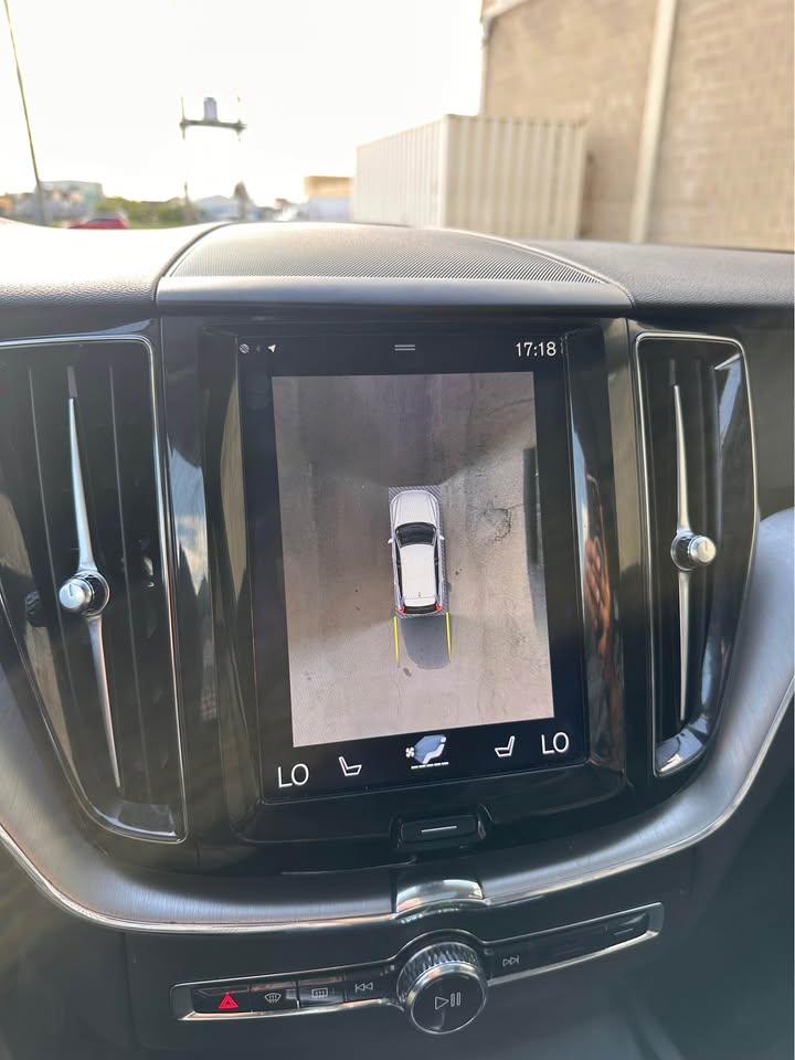 2018 Volvo XC60 Momentum - Photo #18