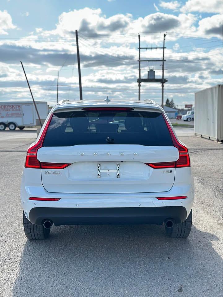 2018 Volvo XC60 Momentum - Photo #6