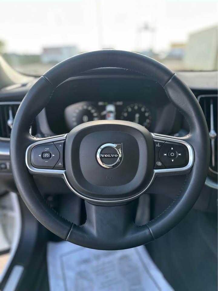 2018 Volvo XC60 Momentum - Photo #8
