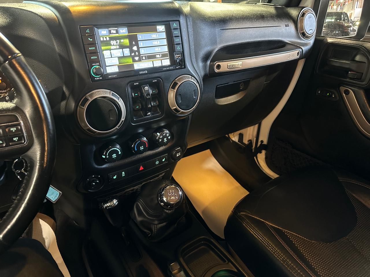 2016 Jeep Wrangler 75th ANNIVERSARY 1941 | HEATED SEATS | MANUAL - Photo #35